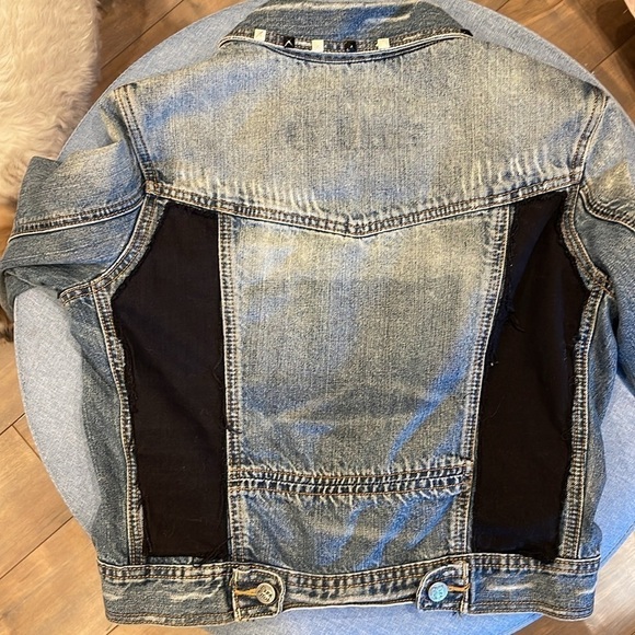 Ezra Fitch button cropped medium wash L distressed  jacket with panel inserts - Picture 13 of 17